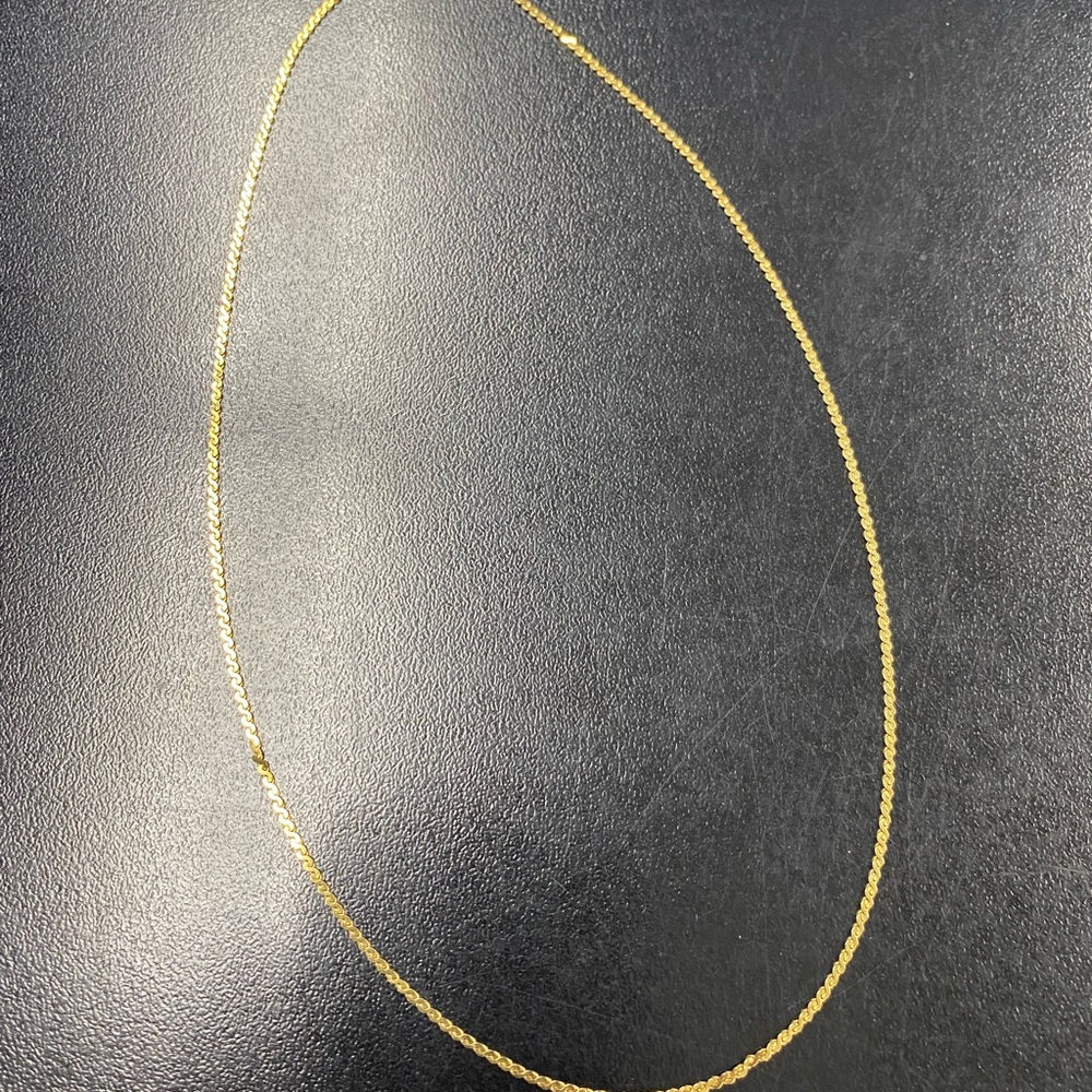 Delicate Gold Necklace with Minimalist Design